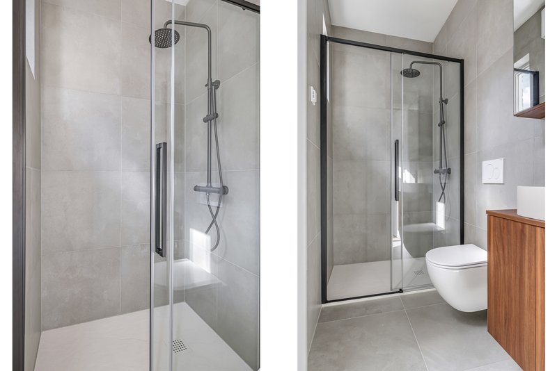 Badkamer van appartement 188B met douche, toilet en wastafelmeubel