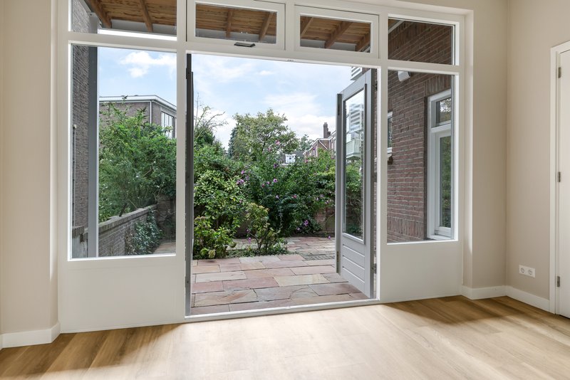 Openslaande deuren naar het terras van appartement 188A